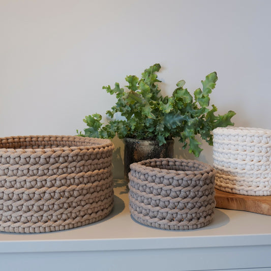 Mandje Rond 20 cm | Handgehaakt | Kleur naar Keuze | Houten Bodem